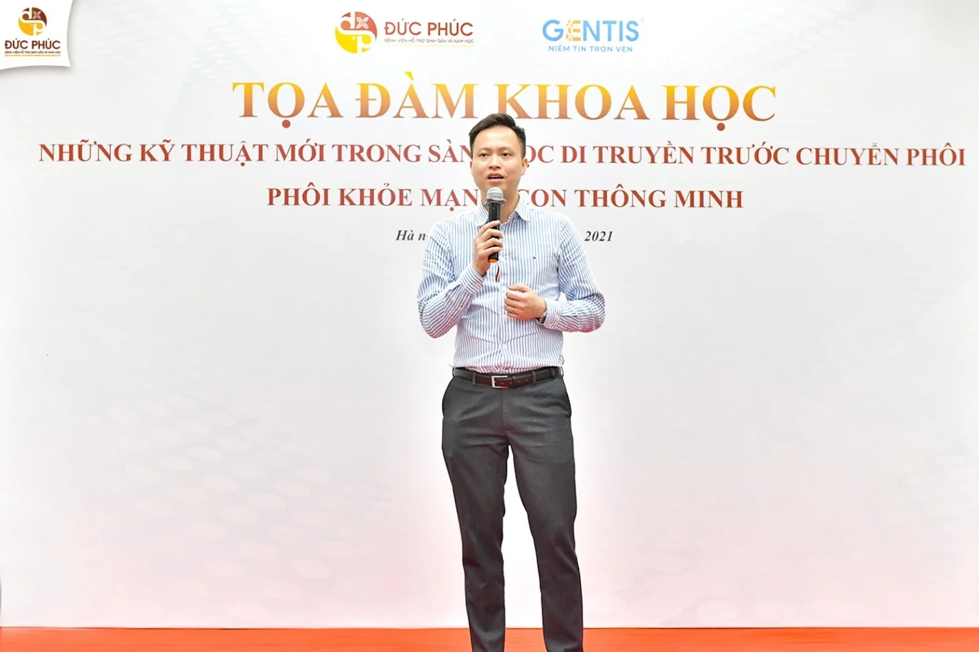 ThS. Nguyễn Quang Vinh - Giám đốc Trung tâm xét nghiệm GENTIS trình bày tại tọa đàm