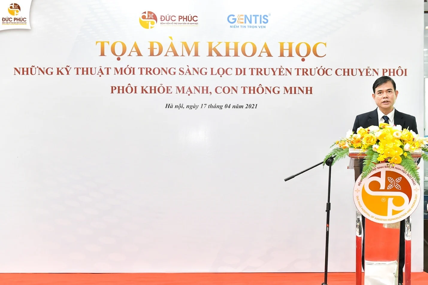 Phạm Vũ Thư - Phó GĐ Bệnh viện HTSS & Nam học Đức Phúc phát biểu tại sự kiện