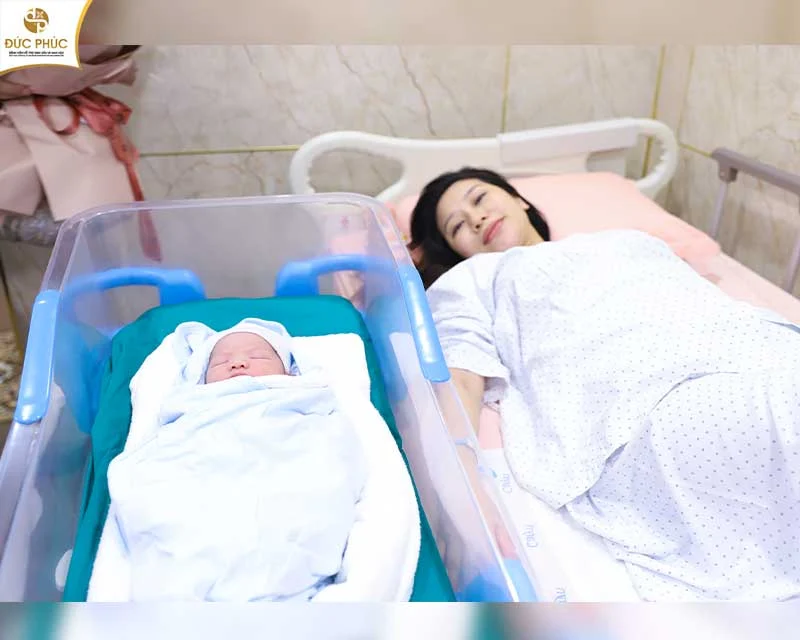 Mẹ và em bé khỏe mạnh sau cuộc vượt cạn đầy thử thách