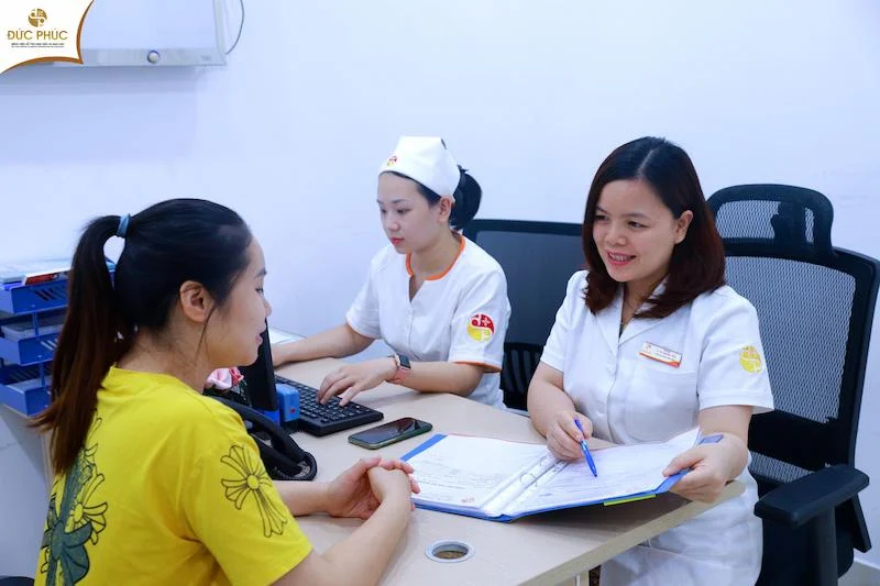 Mẹ bầu nên thăm khám kỹ lưỡng trước khi lựa chọn phương pháp điều trị