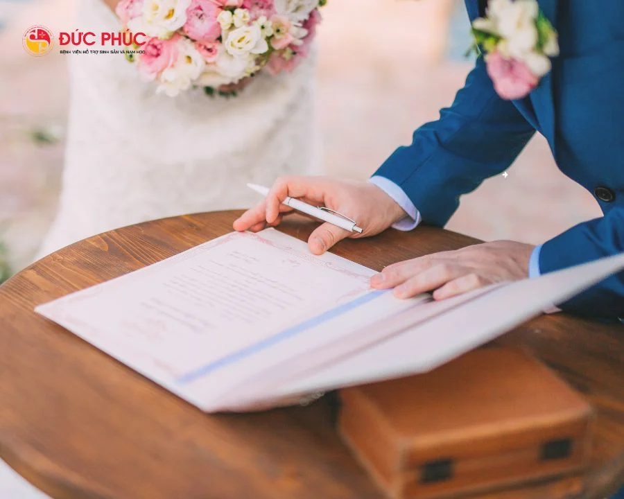 Giấy đang ký kết hôn là giấy tờ bắt buộc trước khi tiến hành IVF