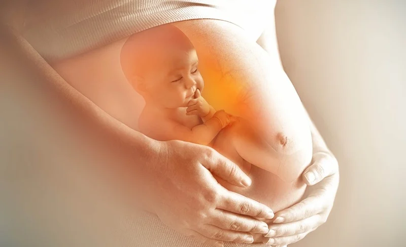 Nếu nước ối chuyển sang màu sắc khác, đó có thể là dấu hiệu cảnh báo suy thai