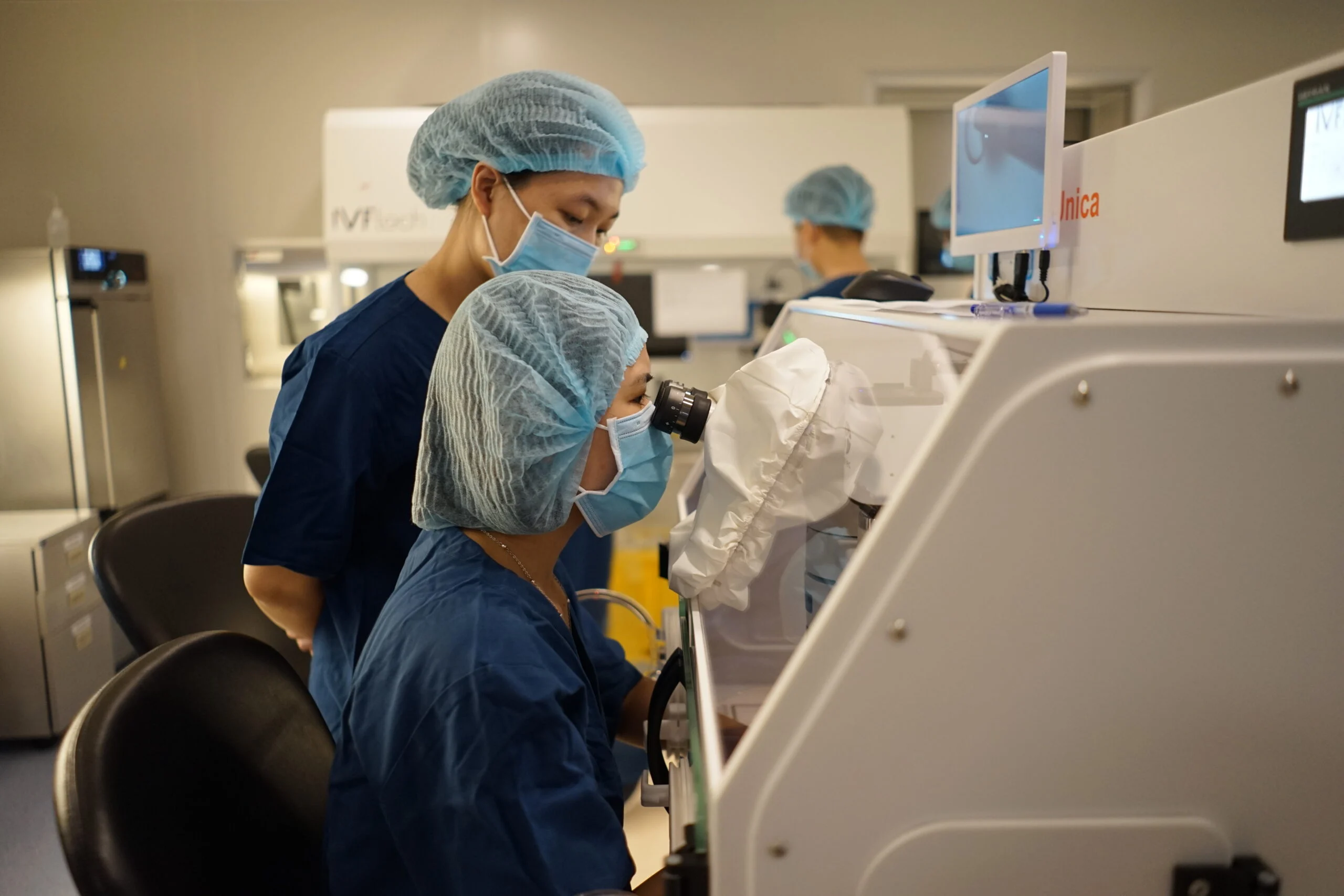 Tạo phôi và nuôi cấy phôi trong phòng Lab hiện đại top đầu hiện nay 